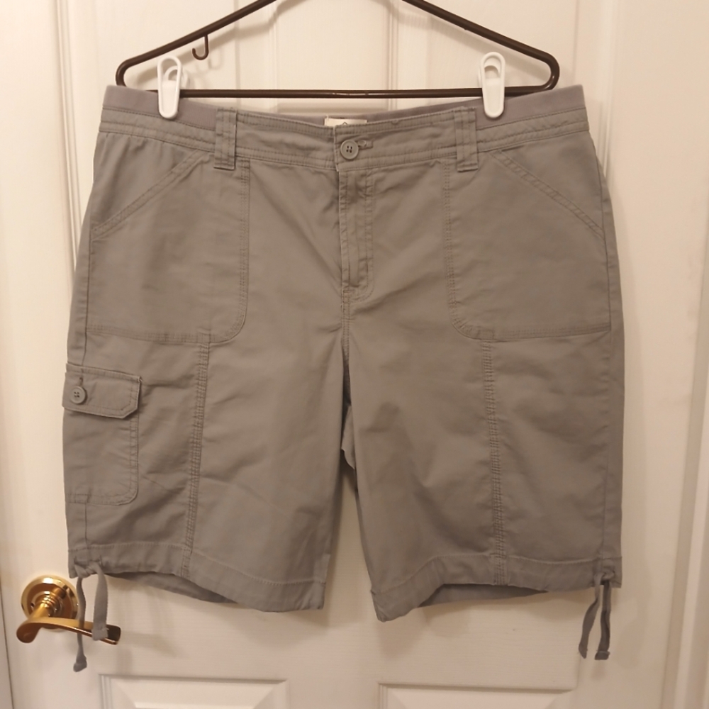 EUC St. Johns Bay Cargo Shorts Women's Size 18 Army Green